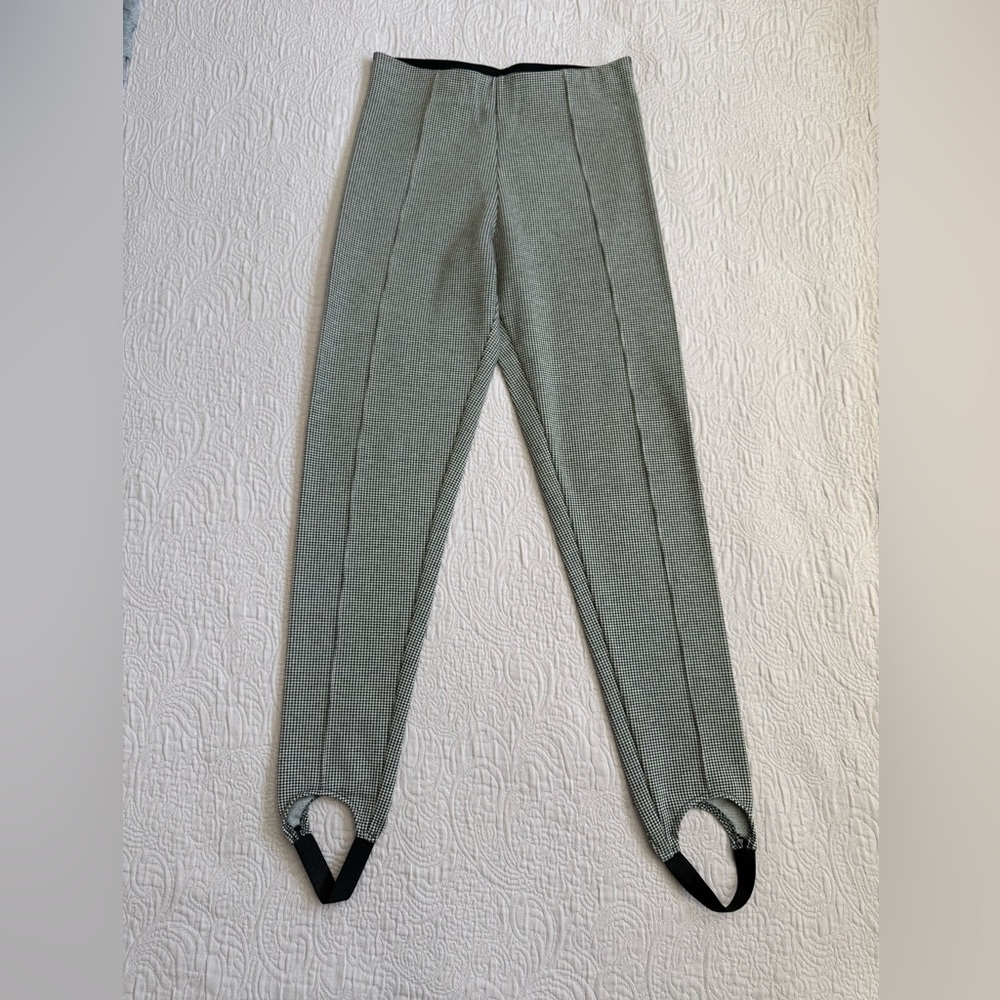 Zara Basic Black & White Stirrup Leggings Size Medium